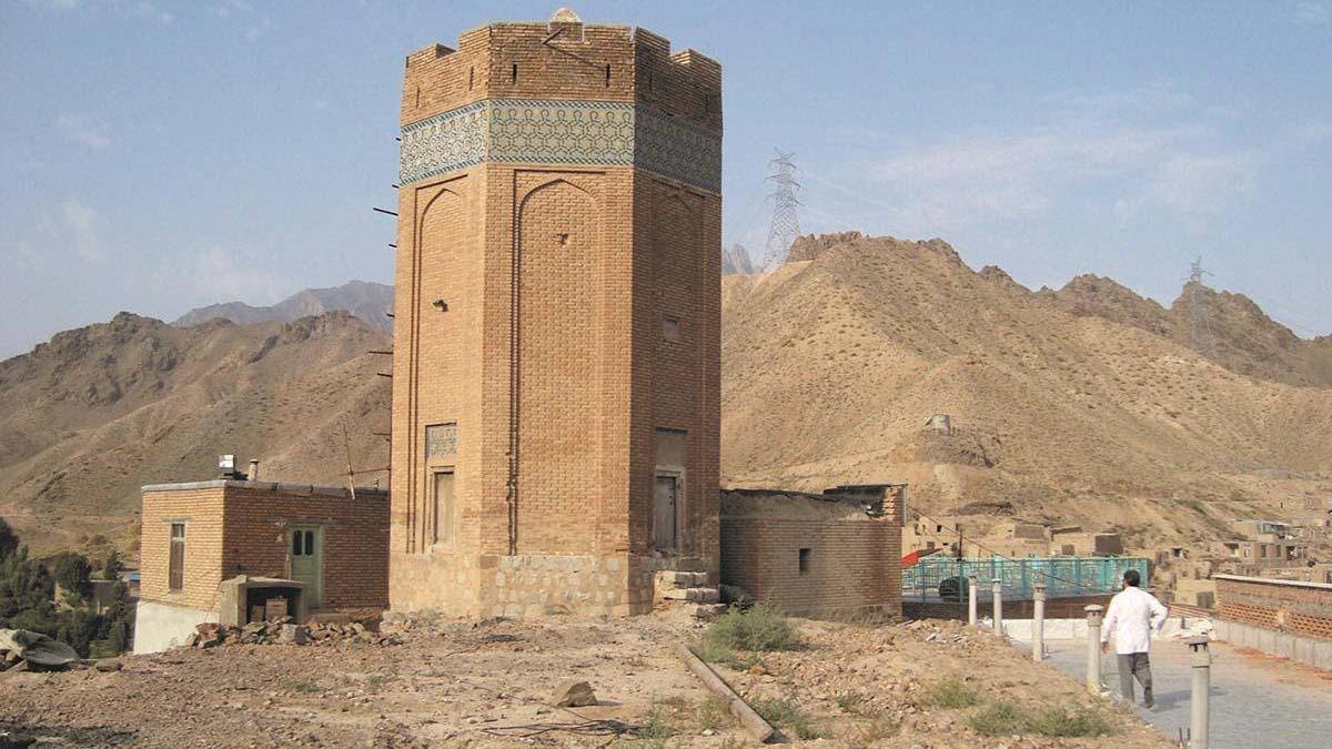 Dozal Tower: A Mausoleum atop a Peak on the Aras Riverbank